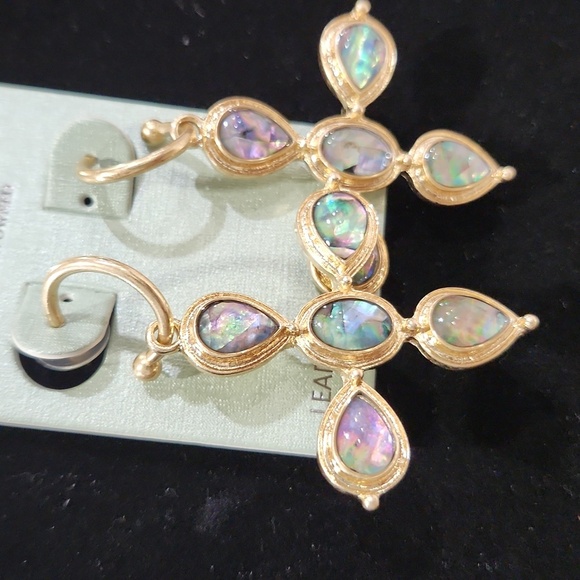 🔹️ ATTERRI🔹️ Beautiful Gold Abalone Shell Statement Drop Cross Earrings - Picture 6 of 6